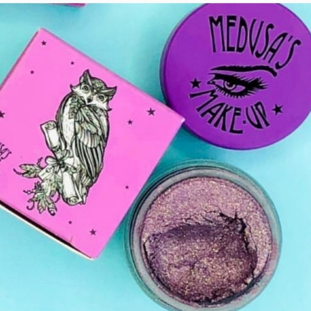 Medusa Makeup Mystical eyedust in bubo